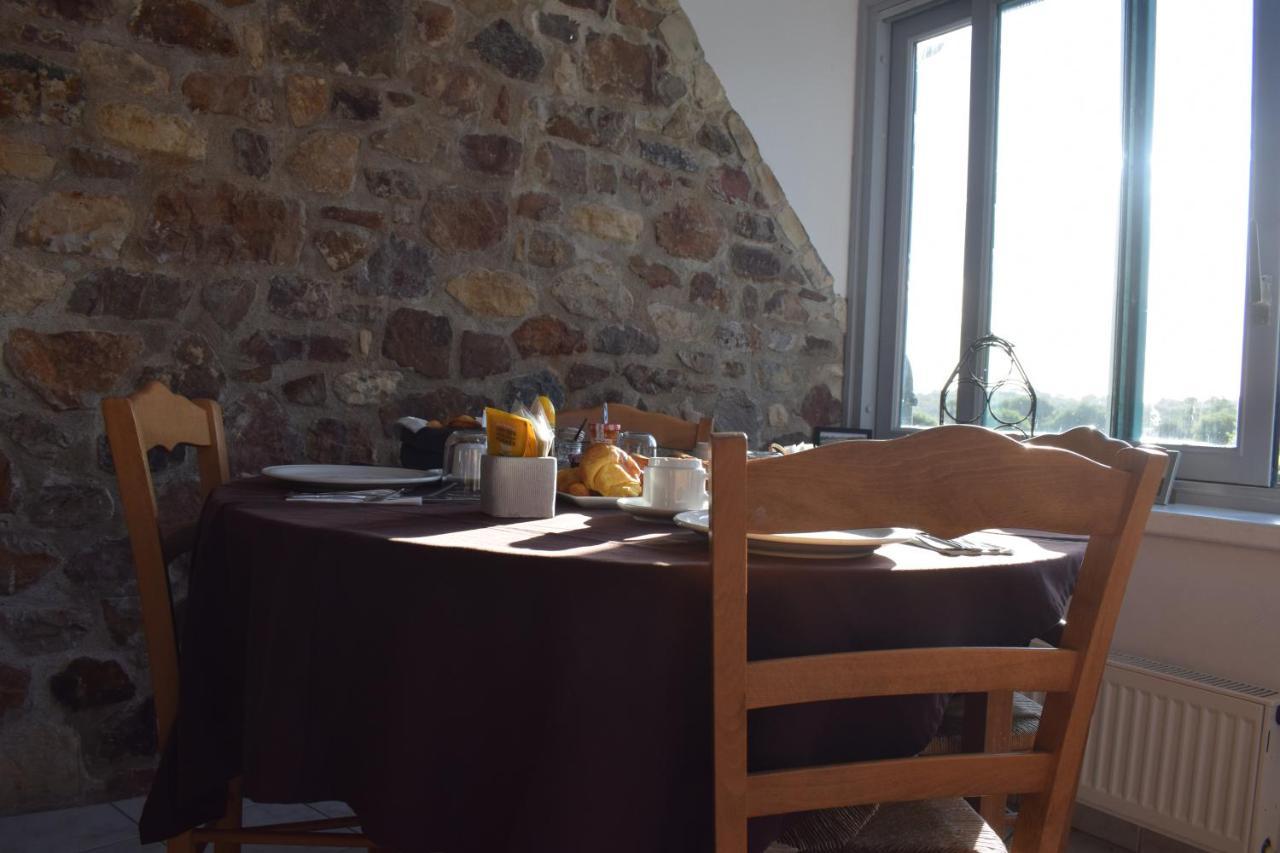 Auberge De La Vallee De La Douve L’Étang-Bertrand Kültér fotó