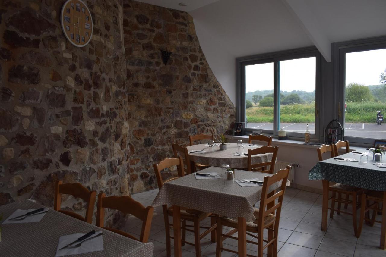 Auberge De La Vallee De La Douve L’Étang-Bertrand Kültér fotó